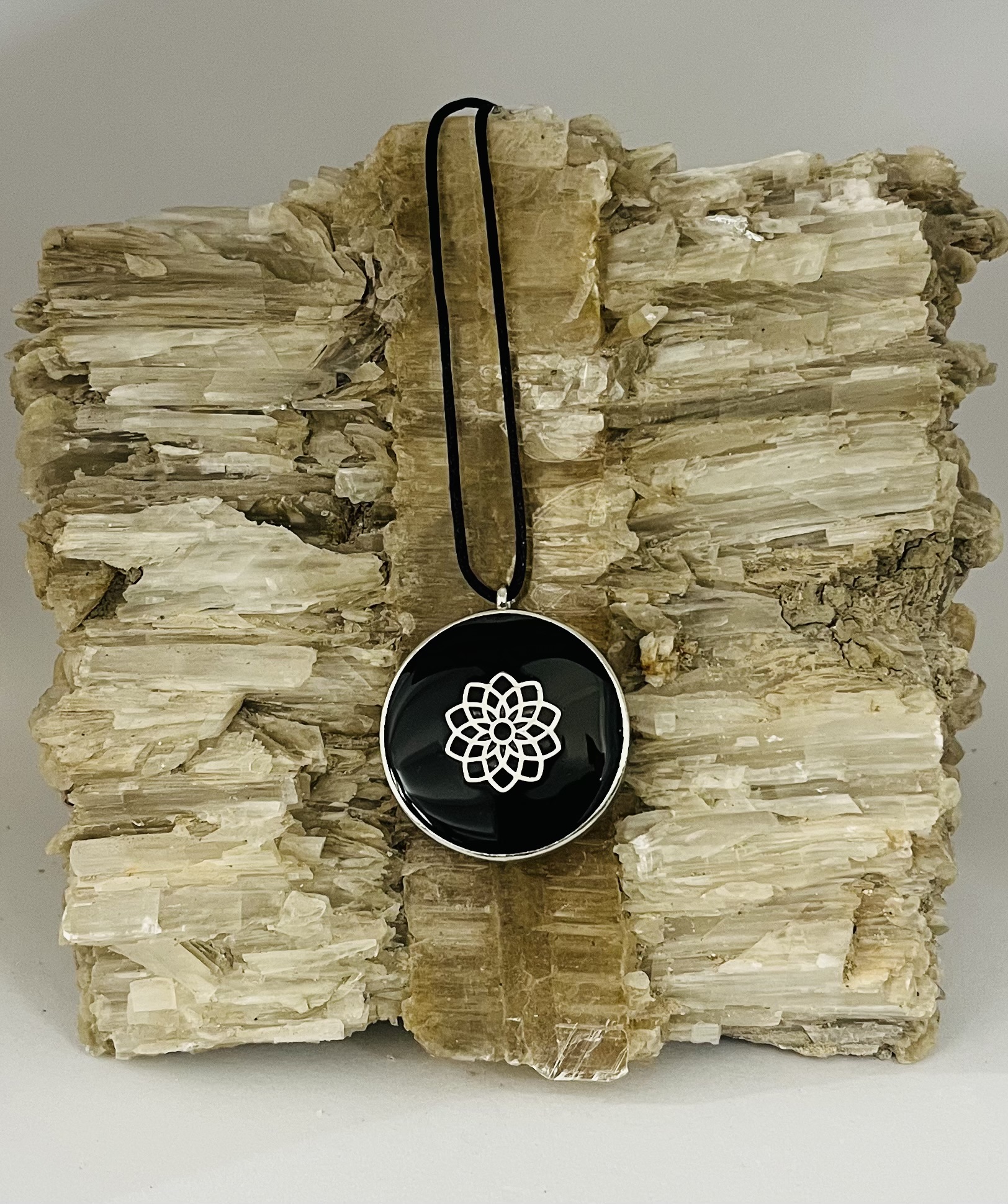 Black and Silver Pendant-Keyring - Image 6