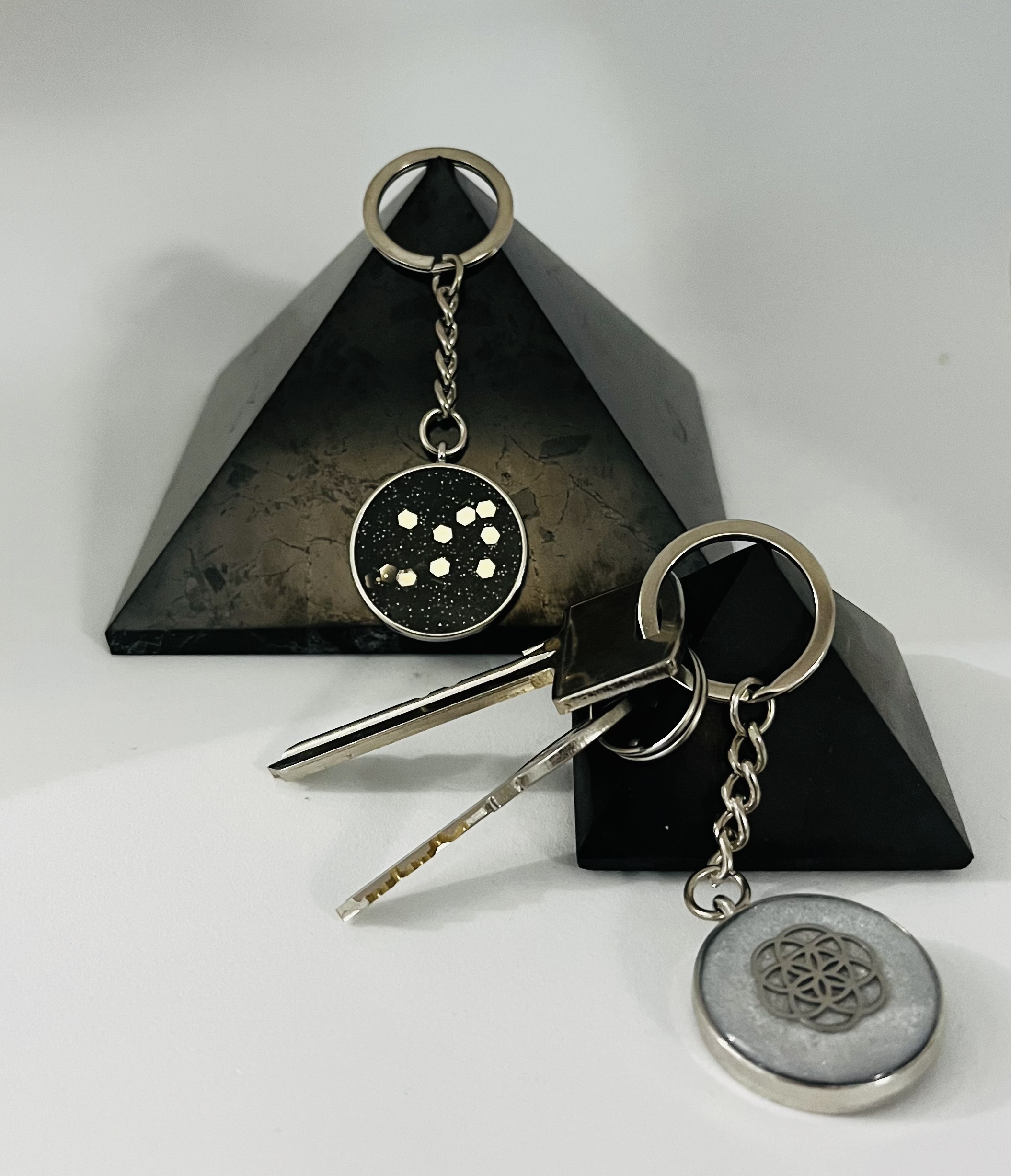 Tibetan Flower Sacred Geometry KeyChain / Pet-Tag - Image 4