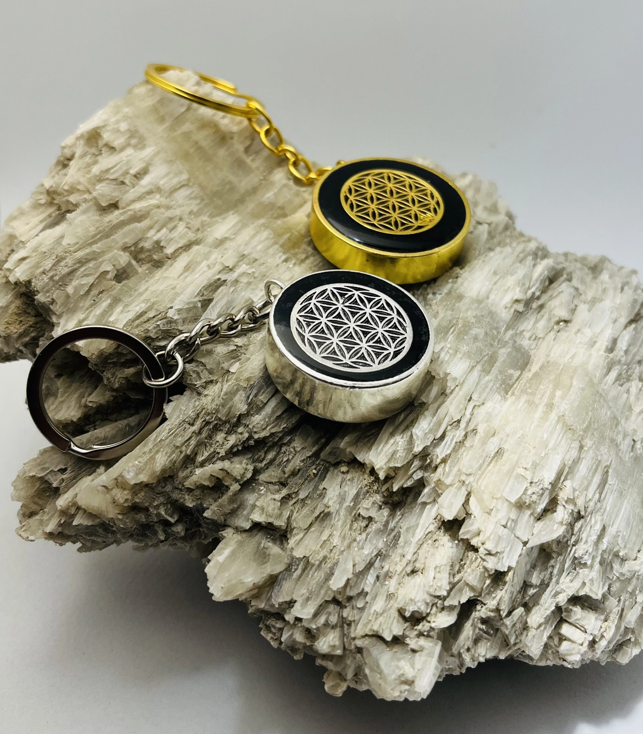 fol-keychain-both